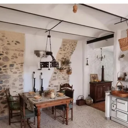 Maison De Village Atypique A 150 M De La Riviere *